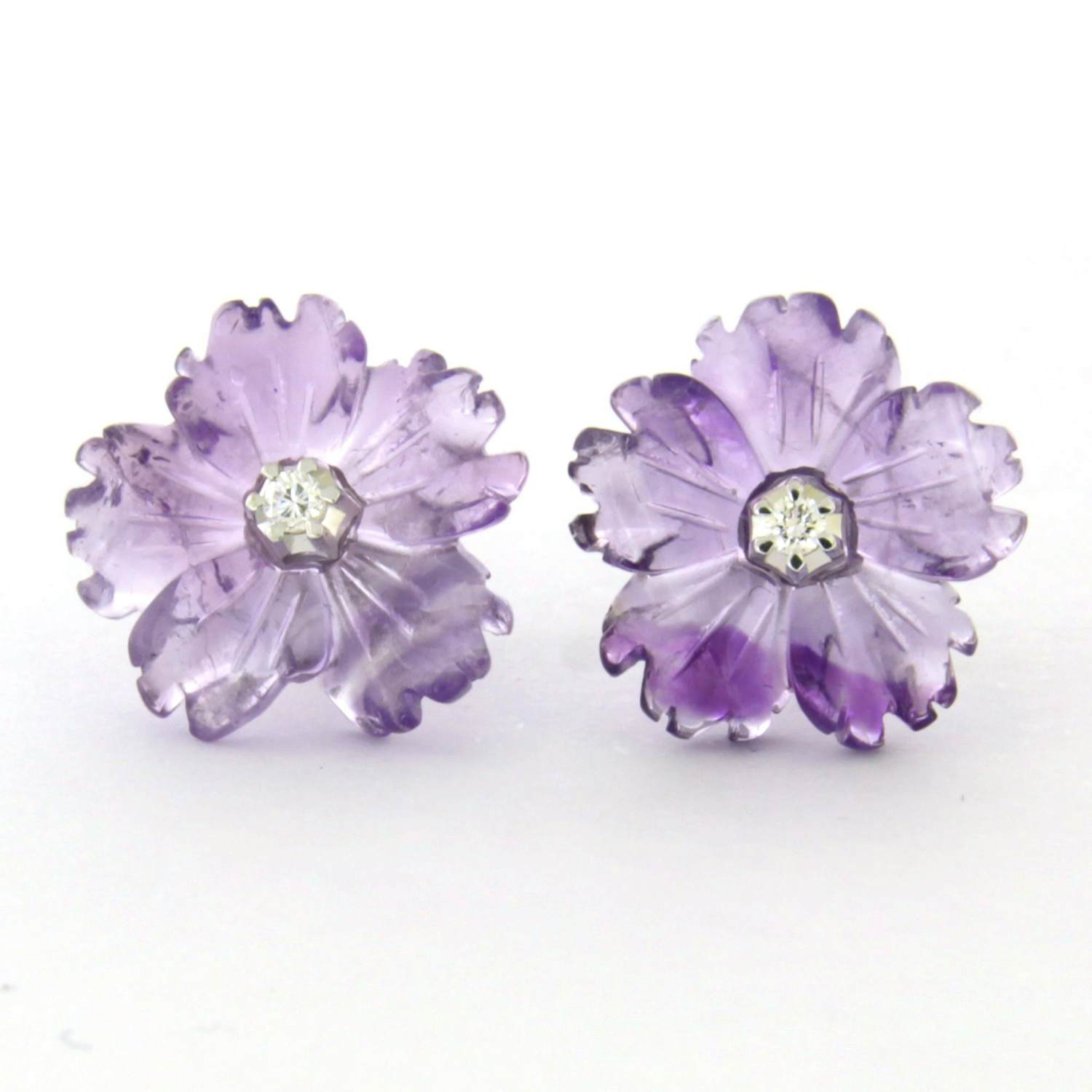 18k gouden oorknoppen met amethist en briljant geslepen diamant tot 0.05ct kopen? Bied vanaf 240!