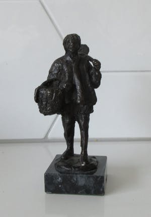 Jaap Hartman - Bronzen beeldje van een Palingvisser kopen? Bied vanaf 42!