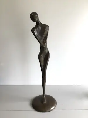 Niet of onleesbaar gesigneerd - Sculptuur “ Elegantie “ gesigneerd kopen? Bied vanaf 10!