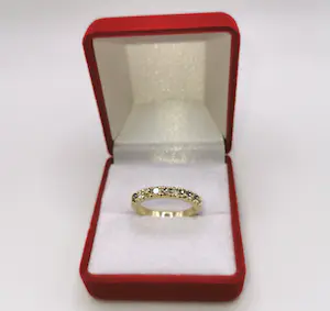 Gouden ring met 9 diamanten kopen? Bied vanaf 290!