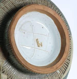 Dirk Hubers - Aardewerk, Sgrafitto schaal op voet kopen? Bied vanaf 100!