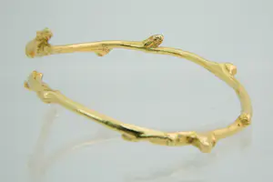 69 - Zware, markant vormgegeven en massief 18Krt gouden "boomtak" armband kopen? Bied vanaf 1860!
