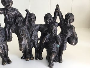Astrid Veldhuyzen-Koppen - Sculptuur “ A WINNING TEAM “. Gesigneerd kopen? Bied vanaf 55!