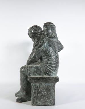 Karin Beek - Groot en zwaar bronzen beeld van drie zusjes op een bankje kopen? Bied vanaf 1000!
