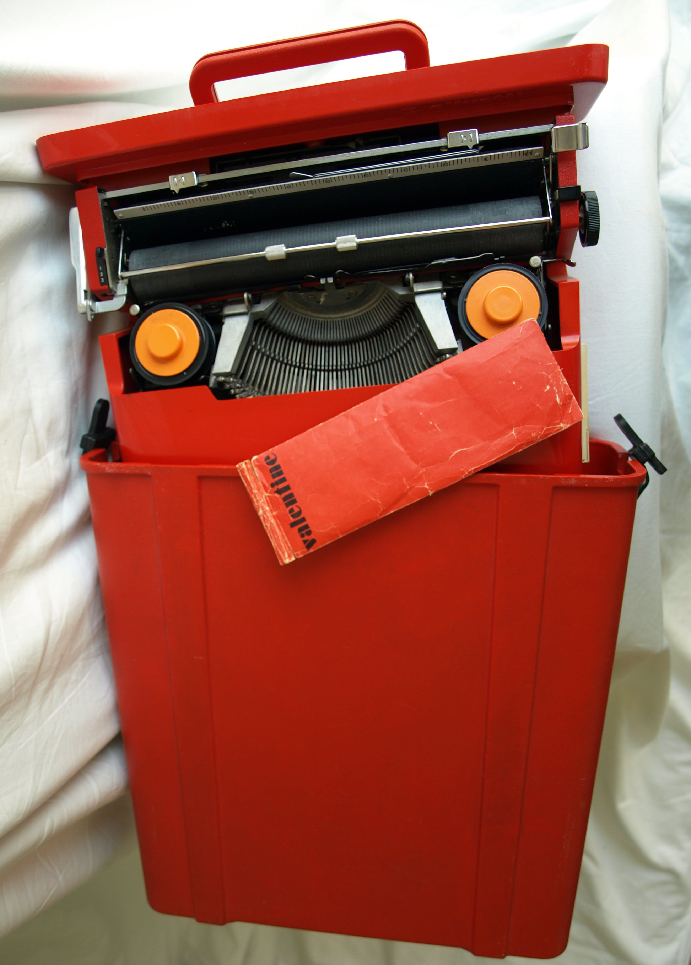 Ettore Sottsass - Valentine portable typewriter voor Olivetti – Italië 1969 kopen? Bied vanaf 75!