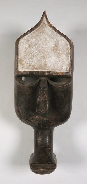 Kwele - Houten handmasker met wit gepigmenteerd puntvormig hoofd kopen? Bied vanaf 1!