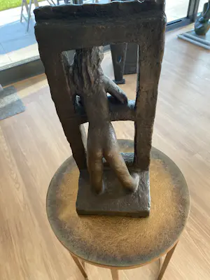 Theo Dobbelman - Meisje leunend van uit de openstaande deur kopen? Bied vanaf 1550!