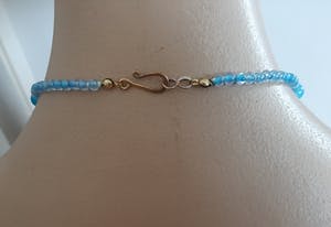 Niet of onleesbaar gesigneerd - Collier van lapis lazuli,blauw agaat,Murano glas druppels en turquoise kopen? Bied vanaf 1!