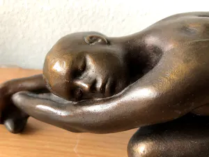 Niet of onleesbaar gesigneerd - Prachtig beeld " DANSERES " kopen? Bied vanaf 1!