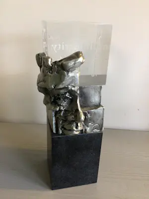 Buy Ad Haring - Sculptuur / Afstudeer plaat Erasmus Universiteit ..? Bid from 90!