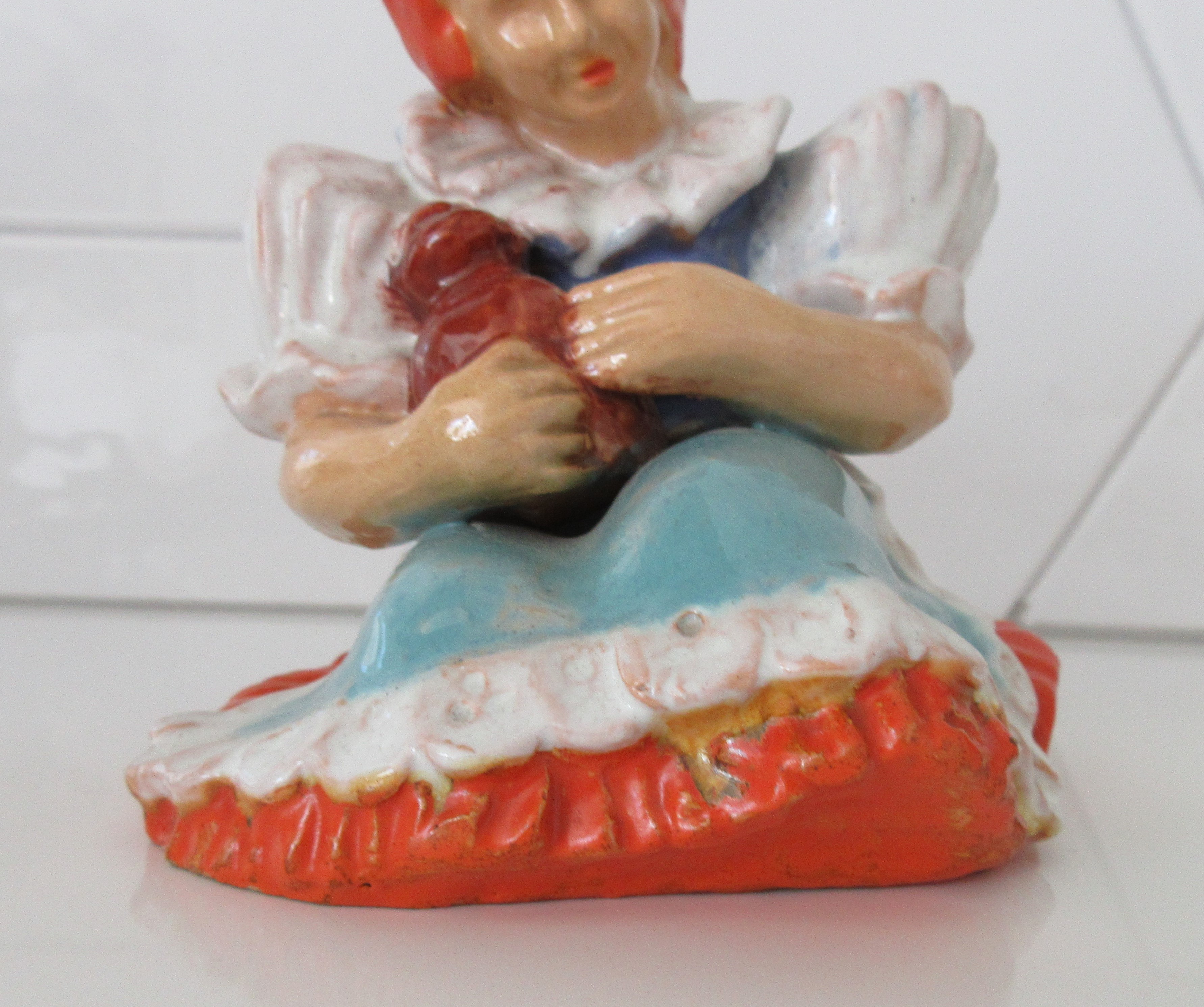Niet of onleesbaar gesigneerd - Art deco terracotta plastiek van een vrouw met kruik kopen? Bied vanaf 1!