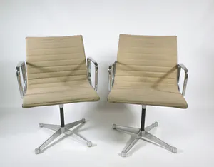 Ray en Charles Eames - Set van zes EA 108 stoelen kopen? Bied vanaf 300!