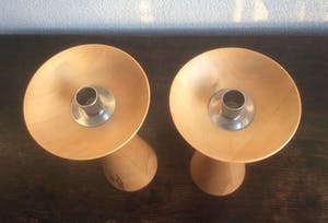 Niet of onleesbaar gesigneerd - TWEE DESIGN KAARSENDRAGERS kopen? Bied vanaf 1!