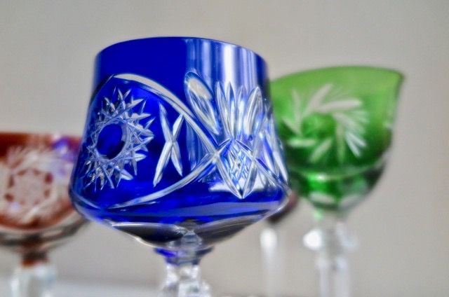 Niet of onleesbaar gesigneerd - 5 Boheemse gekleurde Stam Kelken - Geslepen loodkristal - 1920/30 kopen? Bied vanaf 1!