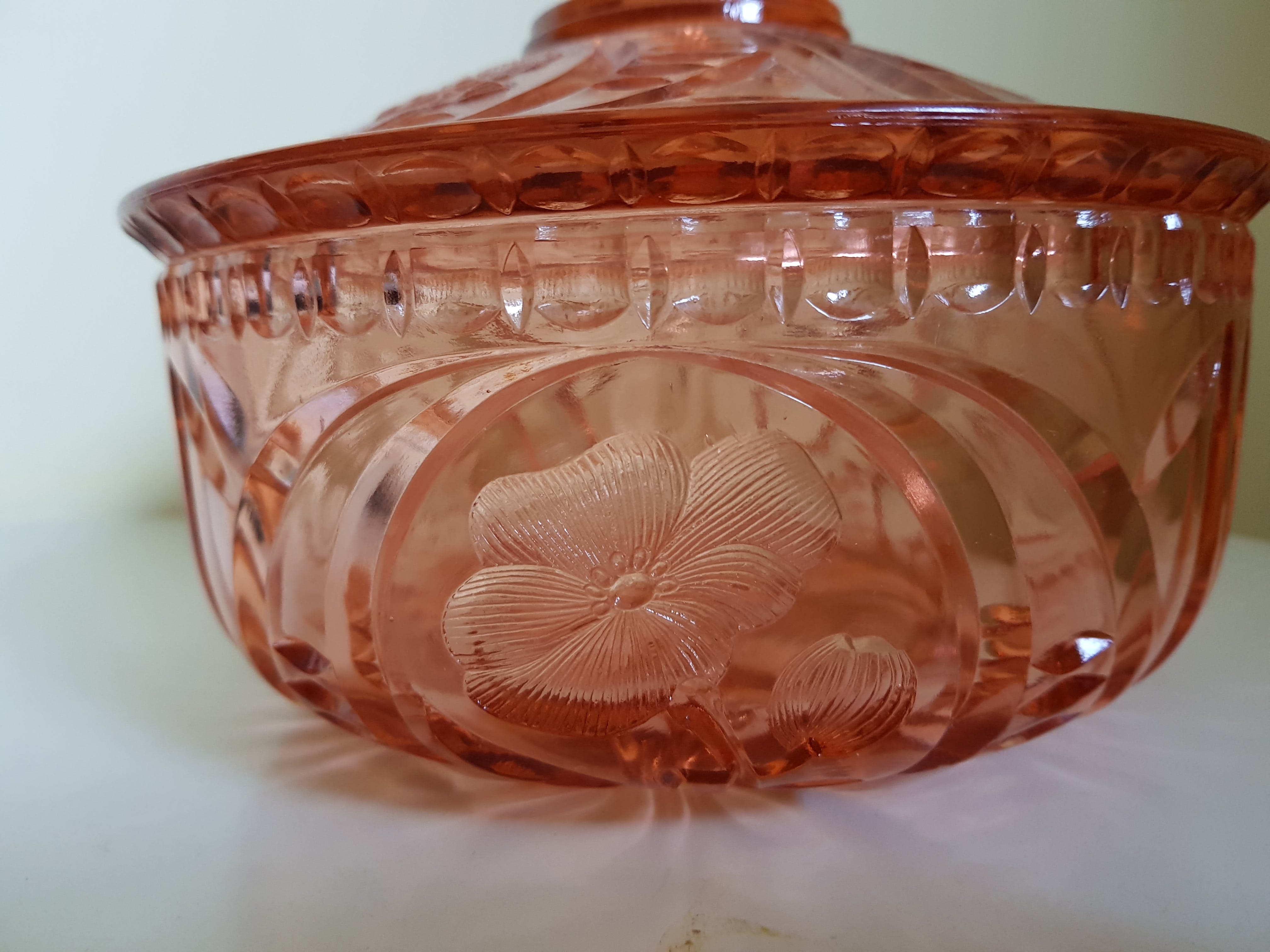 VEB Ostglas Weisswasser - Persglazen roze koekdoos kopen? Bied vanaf 20!