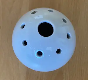 Niet of onleesbaar gesigneerd - Pillivuyt Paris - wit porseleinen bloemensteker kopen? Bied vanaf 1!