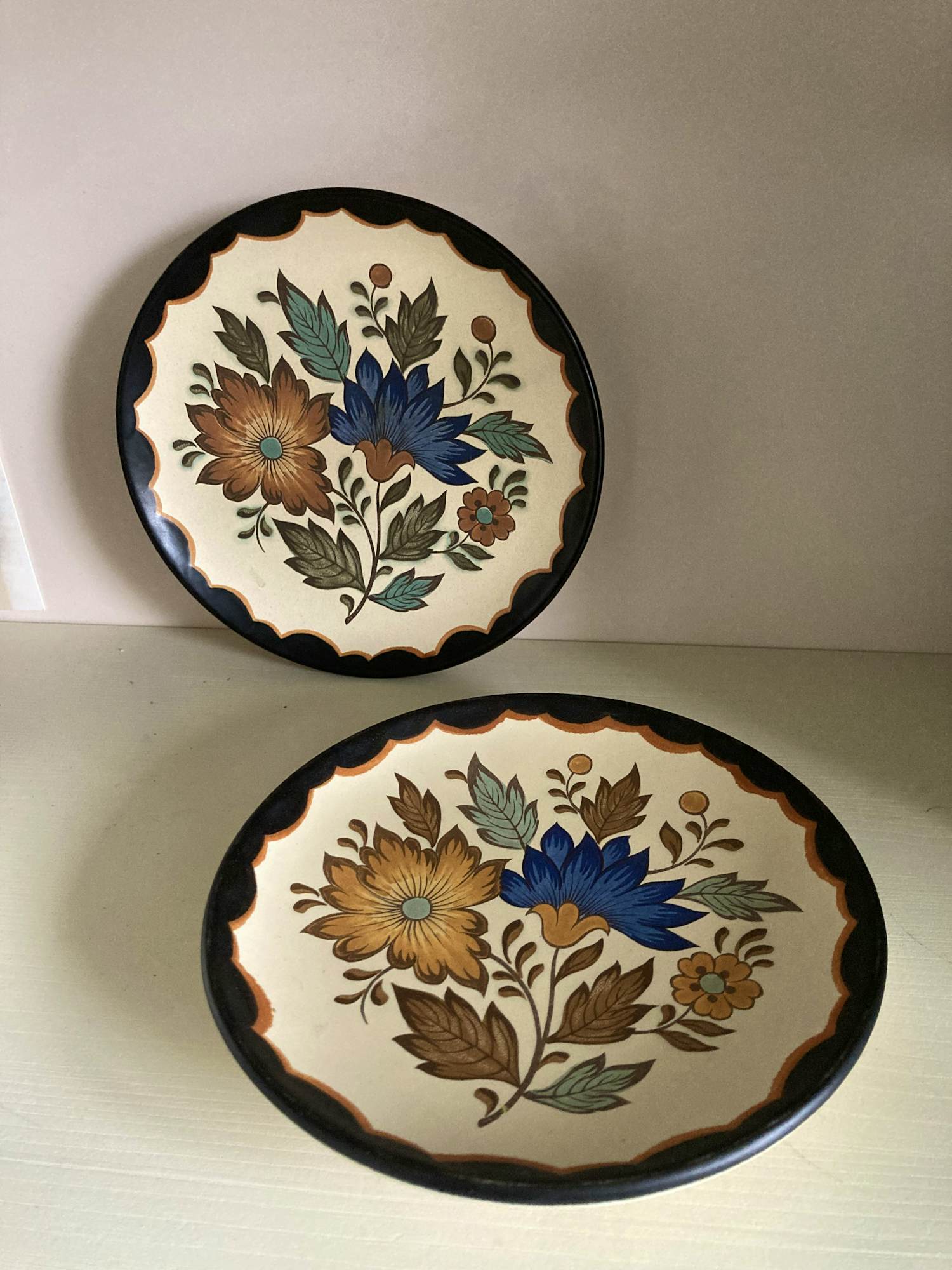 Plateelbakkerij Flora - Set van 2 wandborden Gouda floral vintage kopen? Bied vanaf 35!