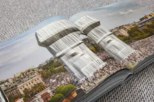 Buy Christo - XXL Art Book L'Arc de Triomphe + originele stof, gesigneerd&genummerd - Taschen? Bid from 319!