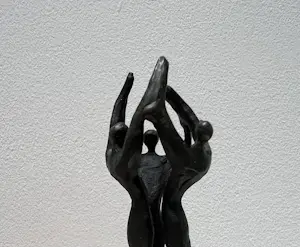 Corry Ammerlaan - handgesigneerde sculptuur | 'Met z'n drieën' kopen? Bied vanaf 20!