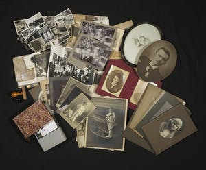 Toon Dupuis - Brons, Portret en profil van Louis Bouwmeester als Shylock (met persoonlijk archief) - Ingelijst kopen? Bied vanaf 1000!