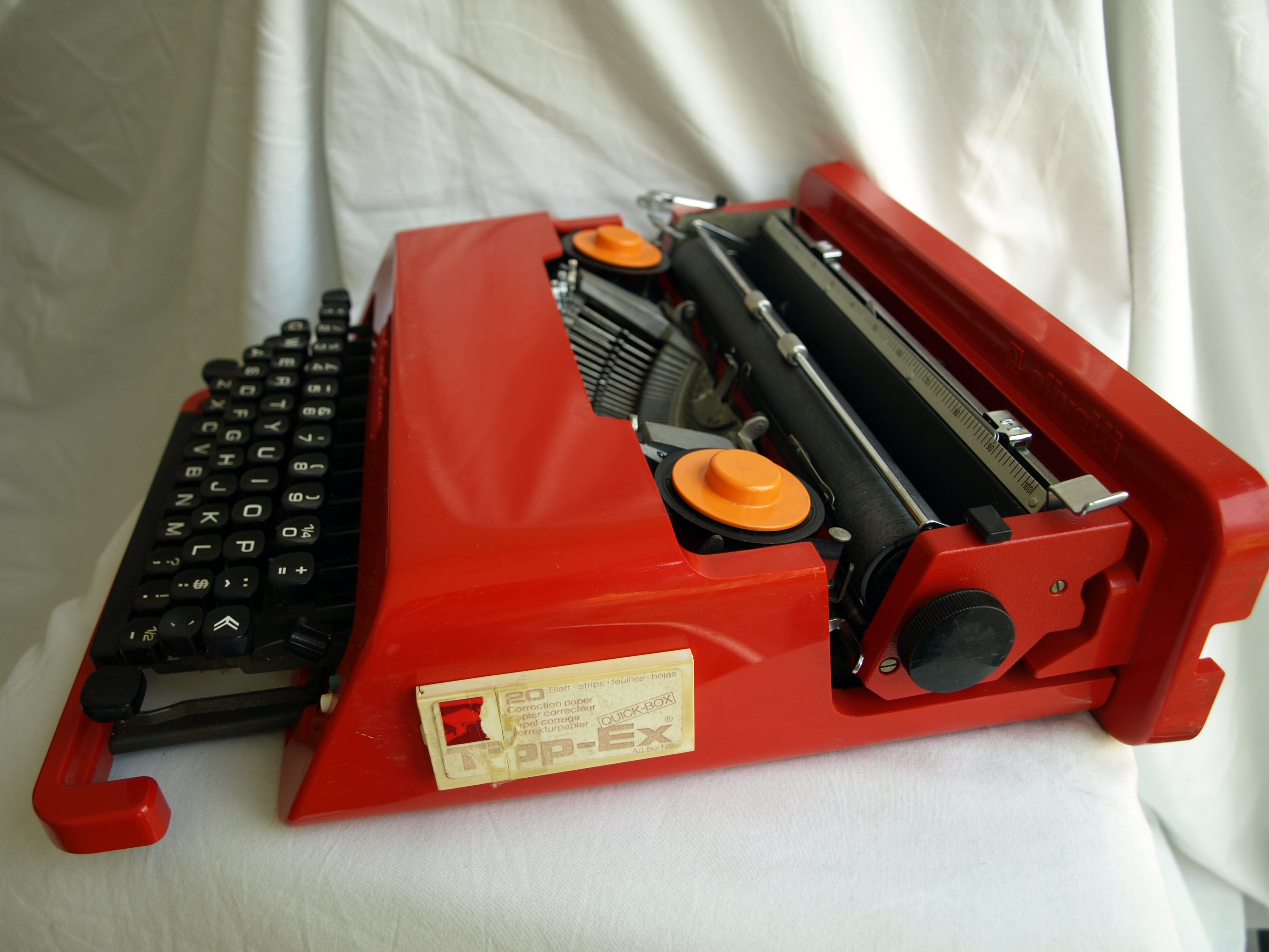 Ettore Sottsass - Valentine portable typewriter voor Olivetti – Italië 1969 kopen? Bied vanaf 75!