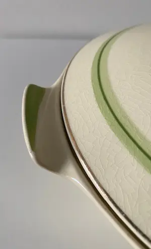 Plateelbakkerij Zuid-Holland - Zeldzame dekschaal Vermu / Leen J. Muller 1928 kopen? Bied vanaf 55!