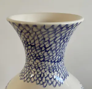 Erna Anema - Handbeschilderde blauw witte aardewerken vaas - Stadsspelen 2006 kopen? Bied vanaf 95!