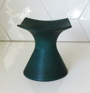 Zweitse Landsheer - Groen aardewerk boeketvaasje - Cor Unum verkocht voor € 25!