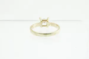 1036 - Chique 14Krt geel gouden dames ring met princess geslepen steen. kopen? Bied vanaf 80!