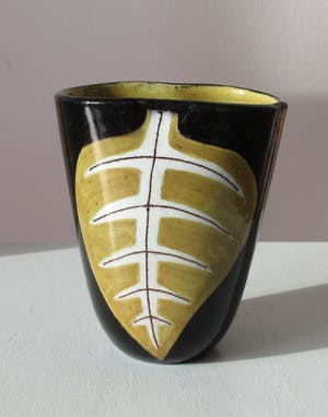 Luzerner Keramik - Vrij gevormd Fifties hand beschilderd vaasje kopen? Bied vanaf 19!