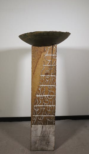 Loek Hambeukers - Grote bronzen schaal op houten sokkel kopen? Bied vanaf 350!