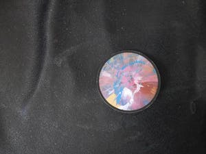 Niet of onleesbaar gesigneerd - Damien Hirst- broche kopen? Bied vanaf 5!