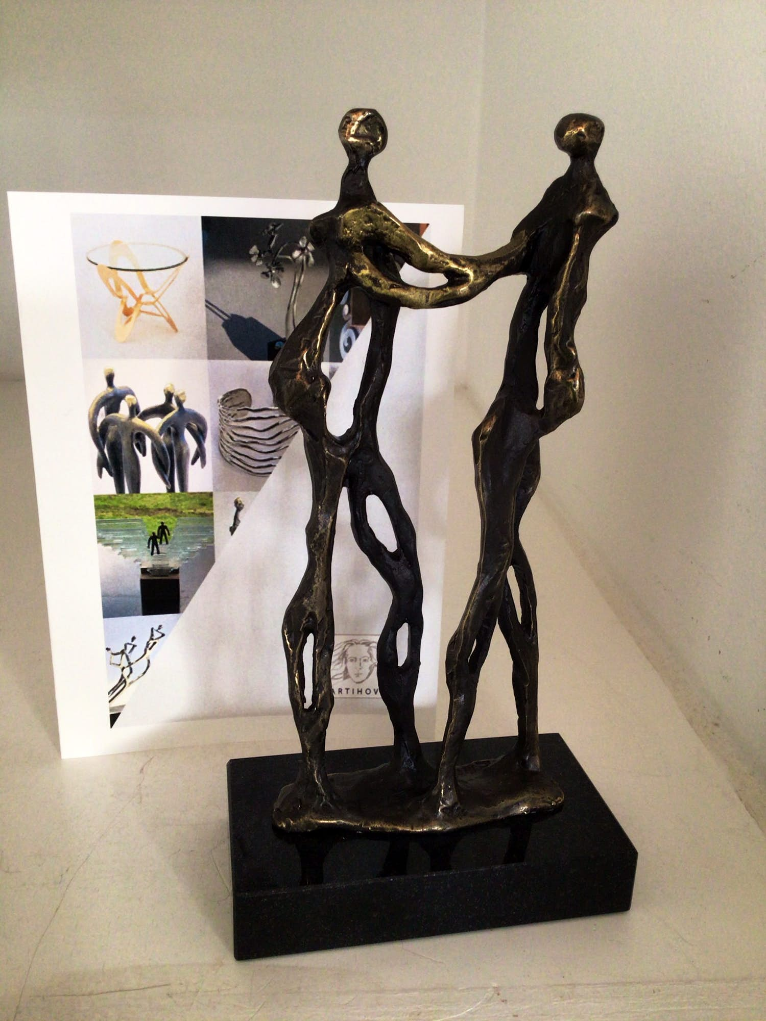 Buy Corry Ammerlaan - Sculptuur “ EEN HANDDRUK VAN GOUD “. Gesigneerd? Bid from 1!