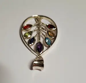 n nieuwstaat levensboom met  zilveren hanger, met 7 gefacetteerde edelstenen kopen? Bied vanaf 40!
