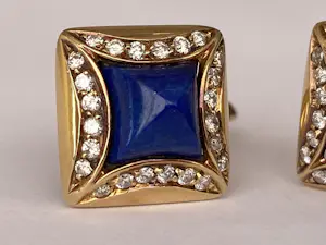 18 karaat geelgouden manchetknopen met lapis lazuli en diamanten kopen? Bied vanaf 950!