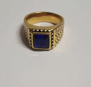 Nieuwe  ring voor heren, met vierkante blauwe Edelsteen . kopen? Bied vanaf 45!