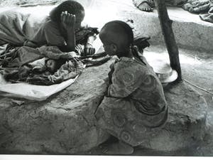 Jan Banning - Grote ingelijste foto , “……..te drinken” kopen? Bied vanaf 75!
