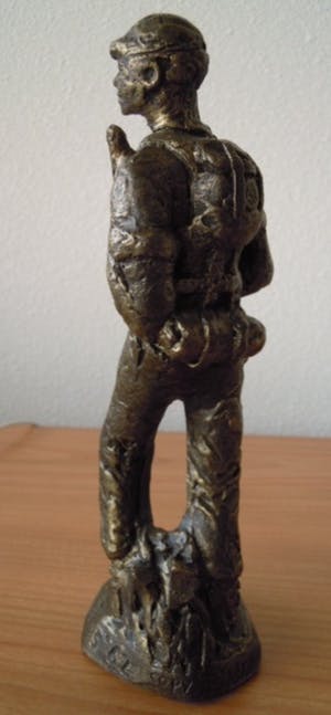 Dick van Wijk - "Soldaat Over Zee 1945-1962" - Verbronsd Beeld. kopen? Bied vanaf 10!