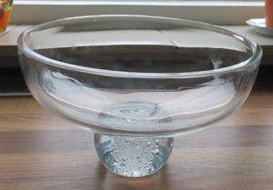 Niet of onleesbaar gesigneerd - Studio Kristallen schaal op ronde kogelvoet met airbubbels kopen? Bied vanaf 1!