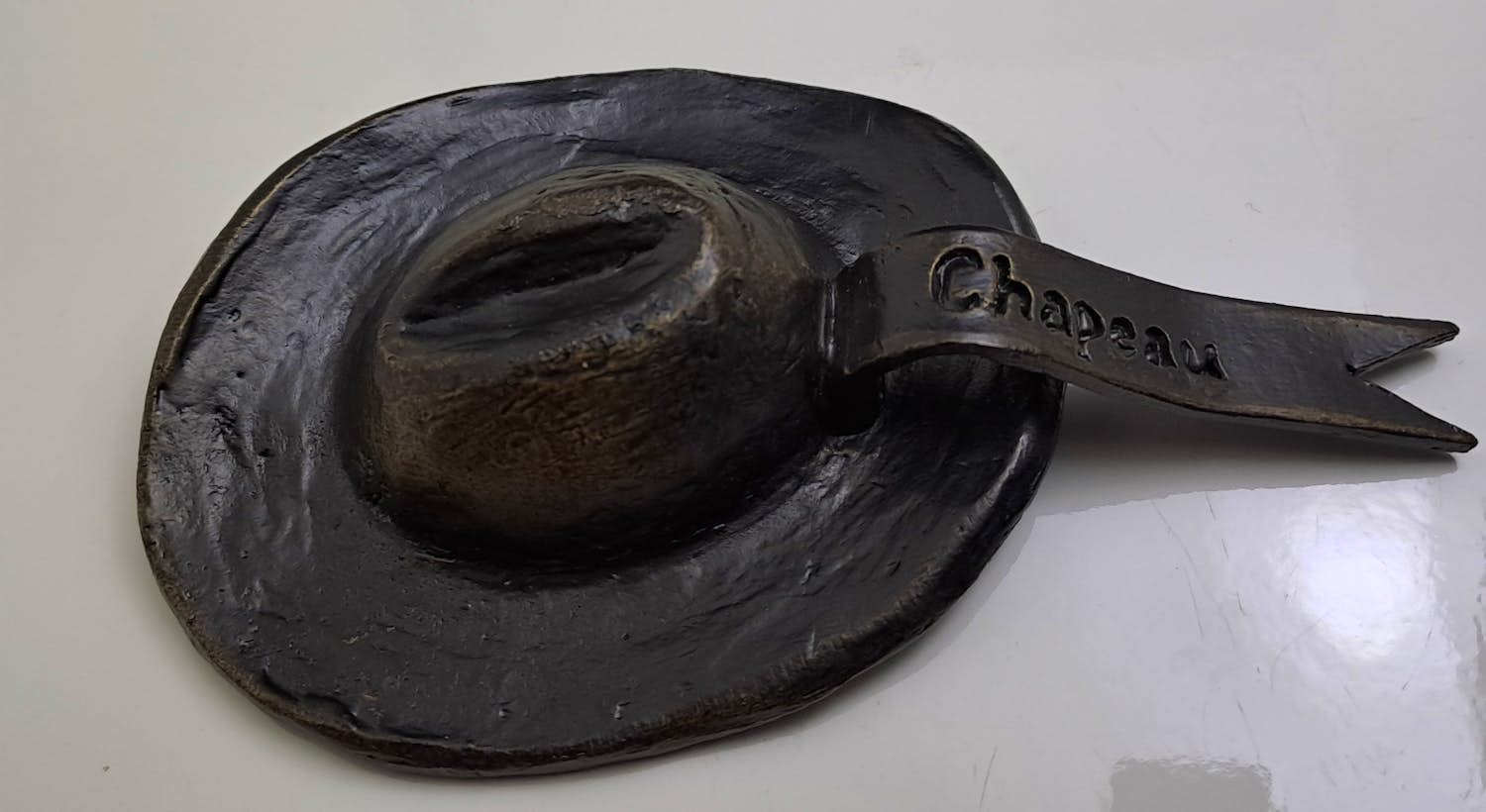 Corry Ammerlaan - Bronzen Hoed met vermelding Chapeau kopen? Bied vanaf 25!