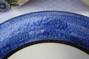 Niet of onleesbaar gesigneerd - Drie Prachtige Keramische Zeer Oude Borden gemaakt in Talaverda (Spanje) en Ver kopen? Bied vanaf 1!