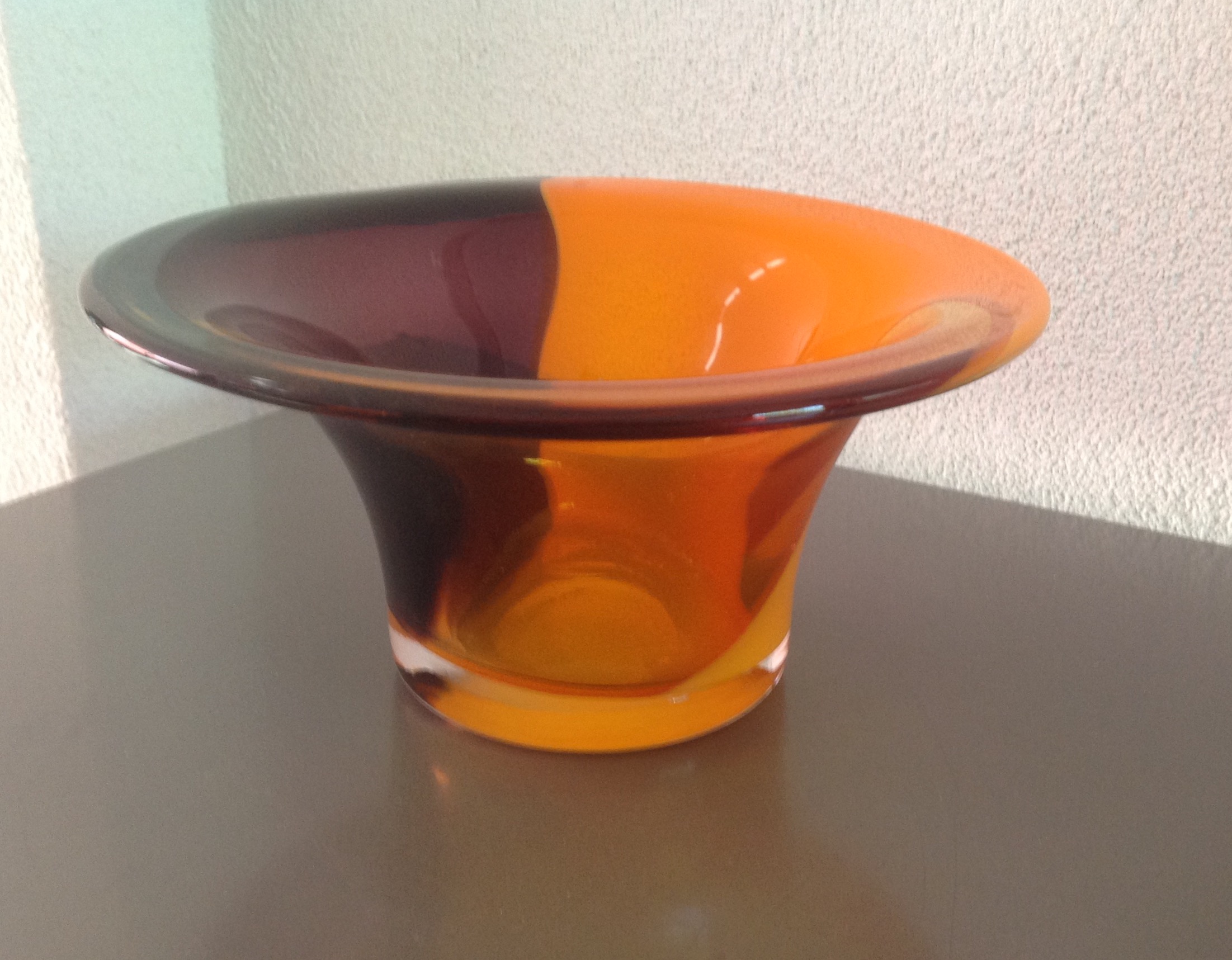 Bernard Heesen - Driekleurige schaal verkocht voor € 40!