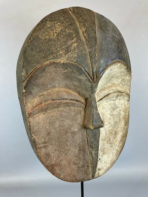 Lega - 210821 - Tribal used African mask from the Lega Bwami - Congo. kopen? Bied vanaf 65!