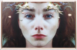 Barbara Polderman - C-print, Zelfportret met vogels - Ingelijst kopen? Bied vanaf 1!