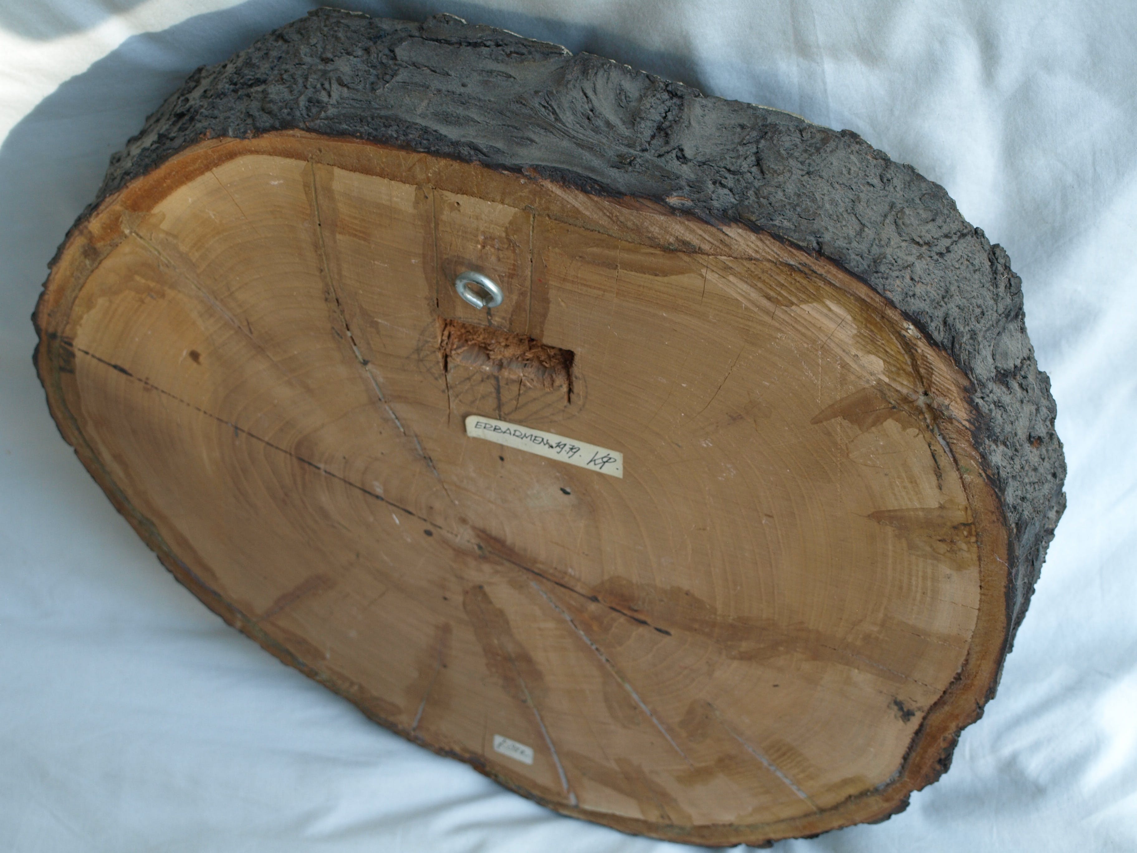 Klaas Pijlman - Sculpture - Erbarmen - Chamotte / Aardewerk op hout – 1979 kopen? Bied vanaf 50!