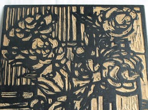 Fon Klement - De 2 dubbelzijdige houten drukblokken van de houtsnede ‘Pioenrozen en appels’ kopen? Bied vanaf 60!