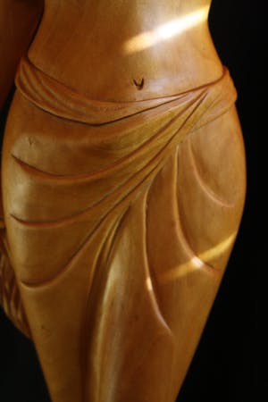 Niet of onleesbaar gesigneerd - Balinese vrouw staand kopen? Bied vanaf 1!