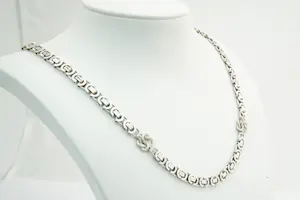 57 -  Lang (70cm) Surinaams 1e geh. zilveren Konings collier met mattenkloppers kopen? Bied vanaf 65!