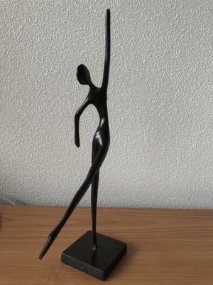 Brons (Onbekend) - Slank hoog bronzen beeld van een vrouw. kopen? Bied vanaf 25!