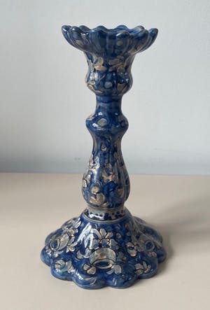 Niet of onleesbaar gesigneerd - C.M. Biagioli Gubbio - Twee hand gedecoreerde Majolica kandelaren kopen? Bied vanaf 1!